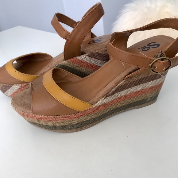 Fabric Wrapped Platform Wedges - Picture 3 of 13